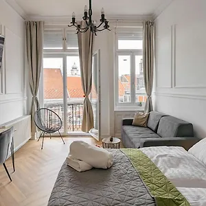  Apartment Pedestrian Apartment, The Location
